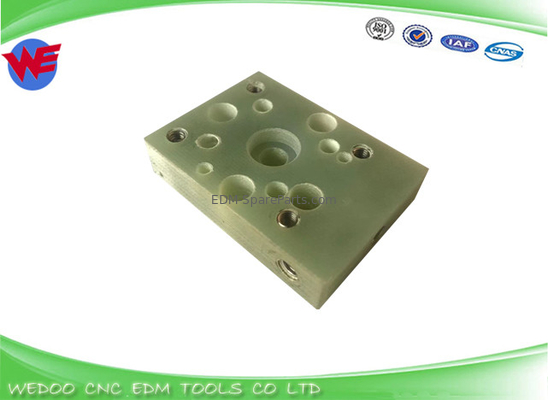 La parte inferior de la placa aislante A290-8119-Z764 del bloque de chorro inferior Fanuc EDM partes 56x40x13